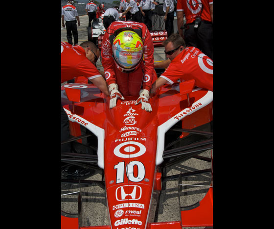 dan-wheldon-2008-milw-irl33