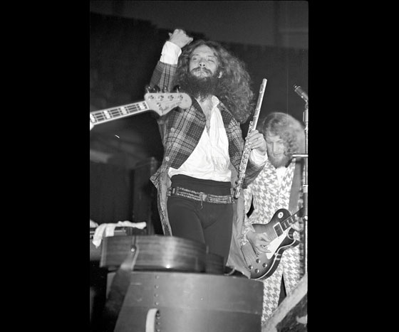 Jethro-Tull-1971-4