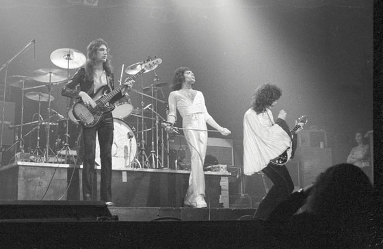 queen-32012-07-233-of-6