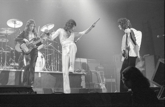 queen-52012-07-235-of-6