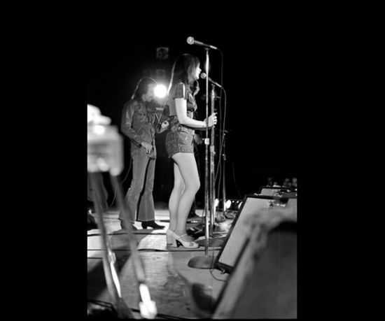 Linda Ronstadt, leading her band at the Wisconsin Music Festival.